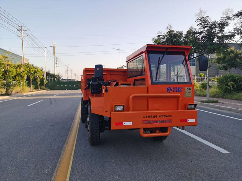 12噸四驅礦用運輸車